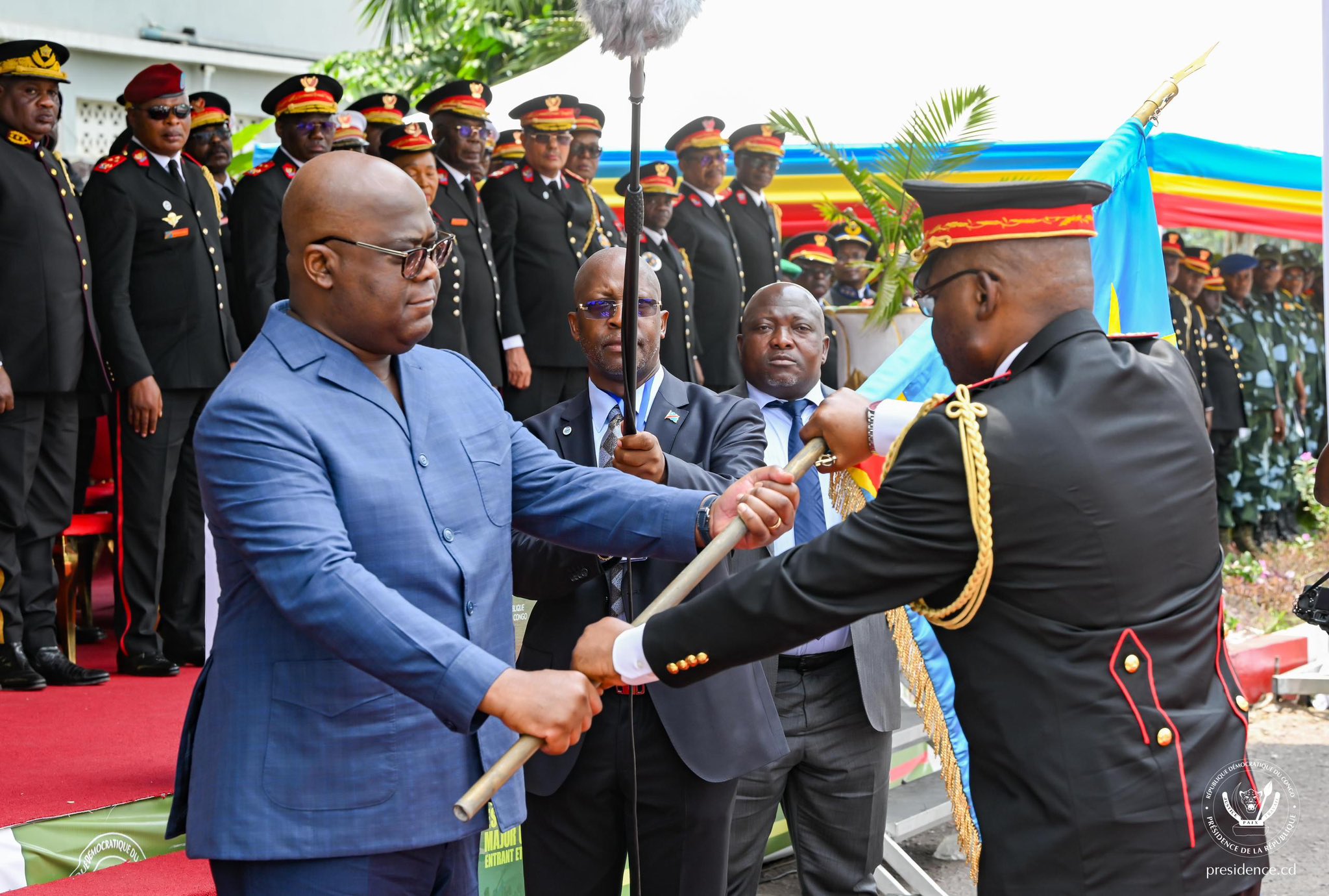 RDC : Le Général Christian Tshiwewe passe le bâton de commandement au nouveau chef d’état-major général, Banza Mwilanie
