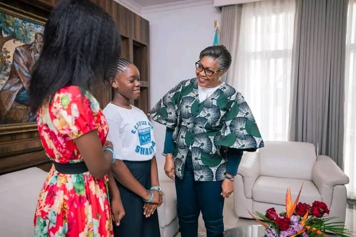 Commémoration du 64ème anniversaire de l’assassinat de Lumumba : Judith Suminwa Tuluka reçoit 250 élèves pour un rappel historique