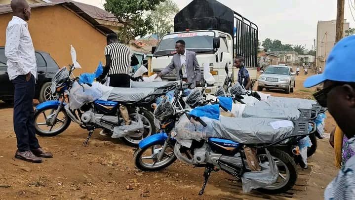 Bunia : Remise des motos aux clubs lauréats du Tournoi Ituri Amani