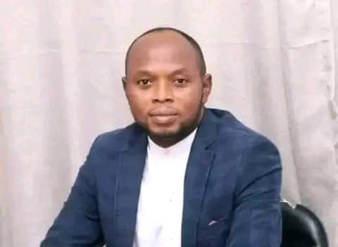 Kinshasa : Le journaliste sportif Jean de Dieu Mukendi acquitté après 24 heures de détention pour ses critiques sur la FEBACO