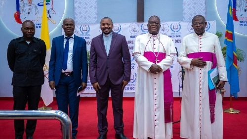 RDC : Emmanuel Macron reçoit une délégation de la CENCO et de l’ECC pour discuter de la crise dans l’Est du pays