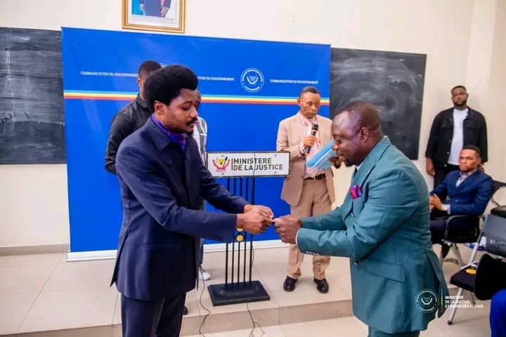 RDC : Le gouvernement lance un système d’identification des pasteurs pour encadrer les cultes