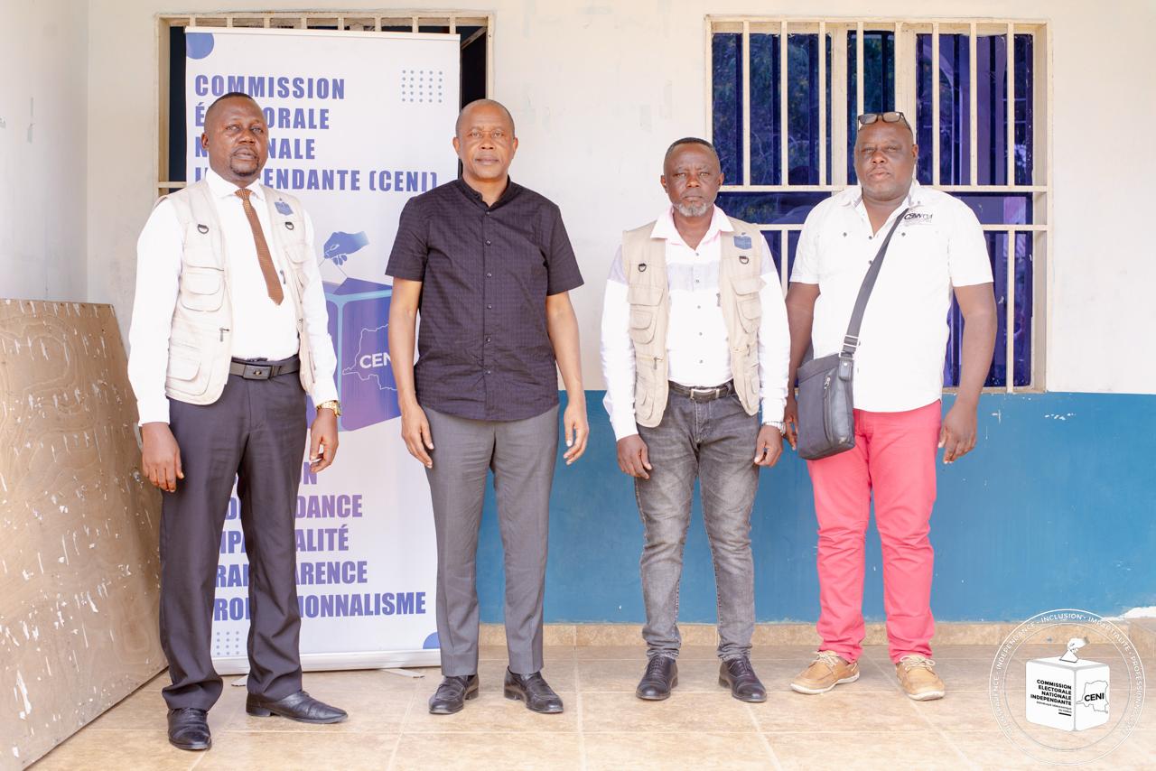 Kongo-Central : Denis Kadima visite les antennes de la CENi de Muanda, Seke-Banza et Boma