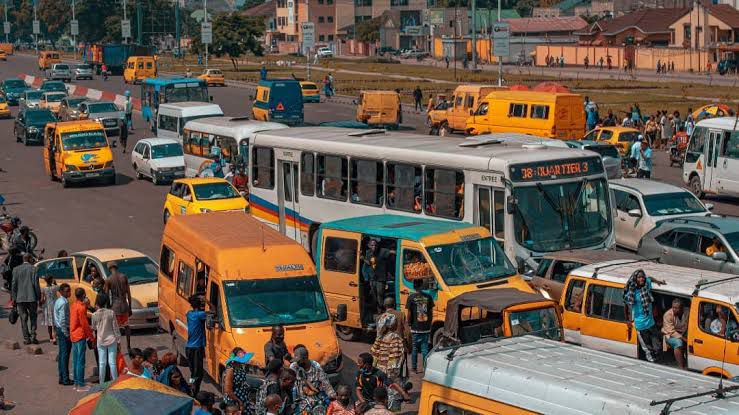 Limete/Kingabwa : un jeune homme tué par balle perdue, la population en colère face à l’insécurité