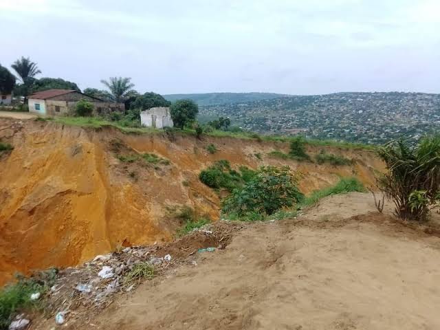 Kinshasa : L’érosion ravage le quartier Tchad, des habitants démunis lancent un cri d’alarme