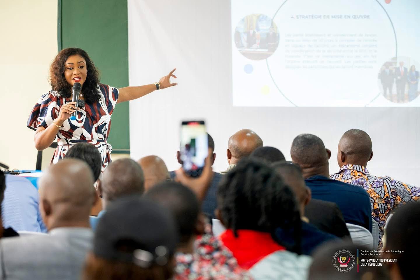 RDC-Rwanda : Tina Salama, porte-parole du Président Tshisekedi, sensibilise les étudiants de Kinshasa à l’accord de paix