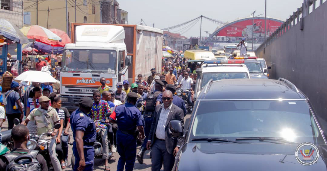 Kinshasa : Débonhomme, le calvaire des conducteurs de tricycles face à une chaussée en ruine