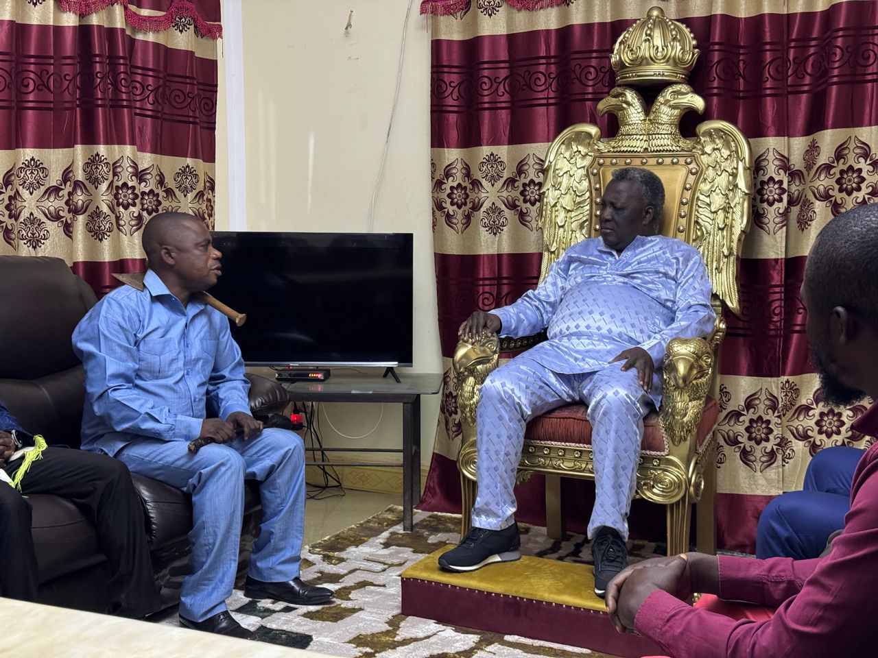 RDC : Joseph Mukungubila reçoit l’appui de la Mutuelle des Bena Kabalo, une alliance sous le signe de la “prophétie de Kimbangu”