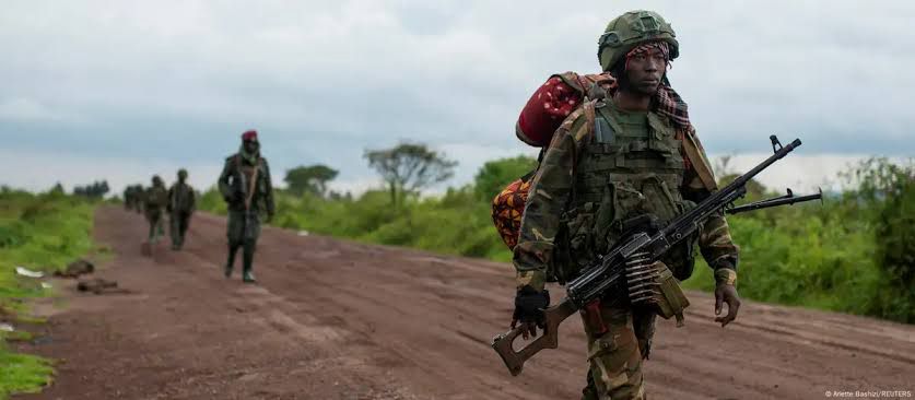 Nord-Kivu : L’AFC/M23 utilise des finalistes comme mules pour acheminer des munitions vers Pinga