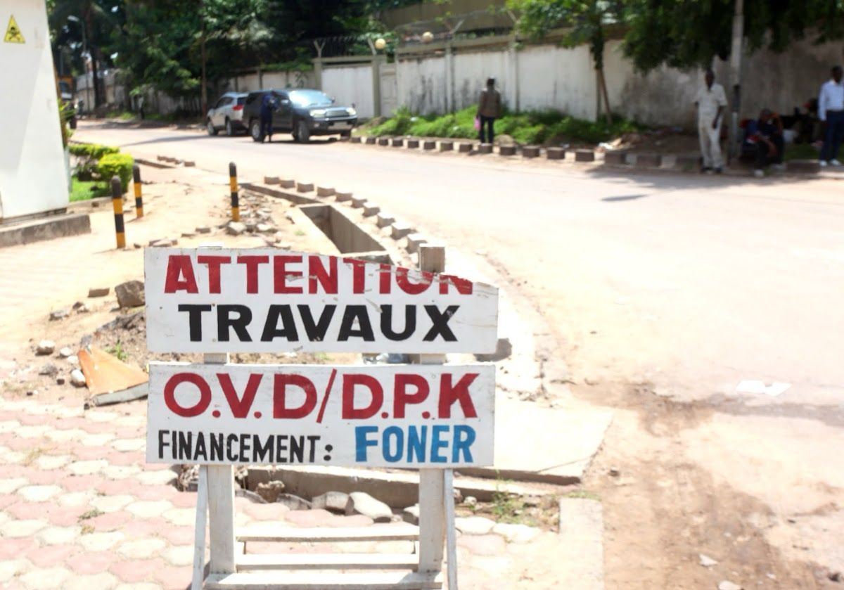 Kinshasa : 70 % du budget annuel déjà exécuté, priorité aux routes et à la sécurité