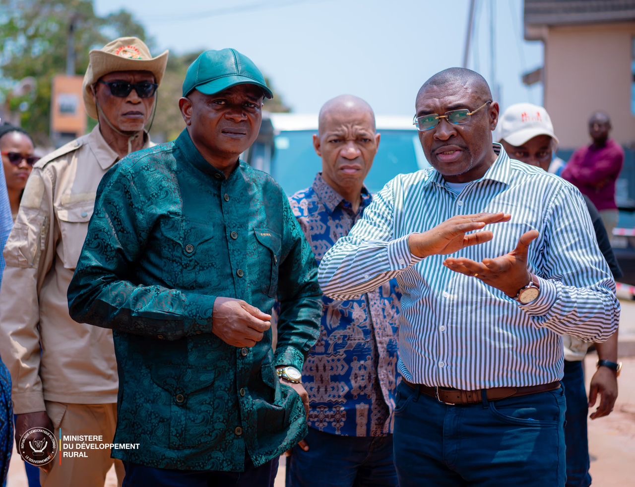Kinshasa : Grégoire Mutshail a assisté à la démonstration technique de la construction d’une route en terre battue stabilisée