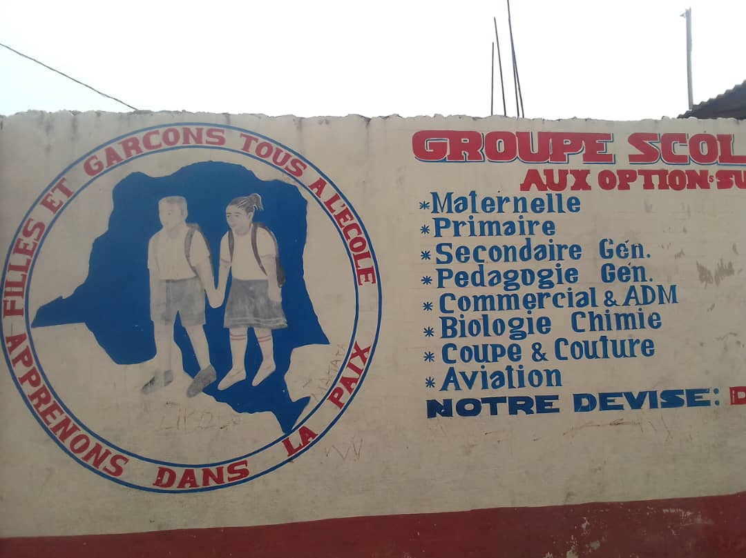 Rentrée scolaire en RDC : à Kinkole, le Groupe Scolaire Emmaüs brave la désinformation et lance les cours