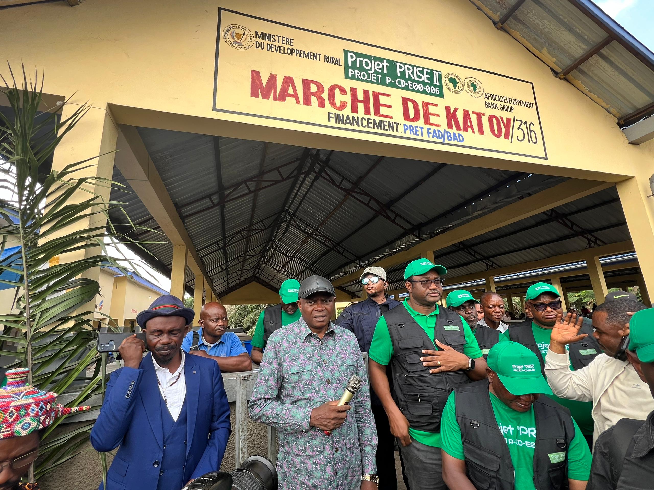 RDC : Grégoire Mutshail inaugure le marché de Katoy au Kwango, un espoir pour le développement local