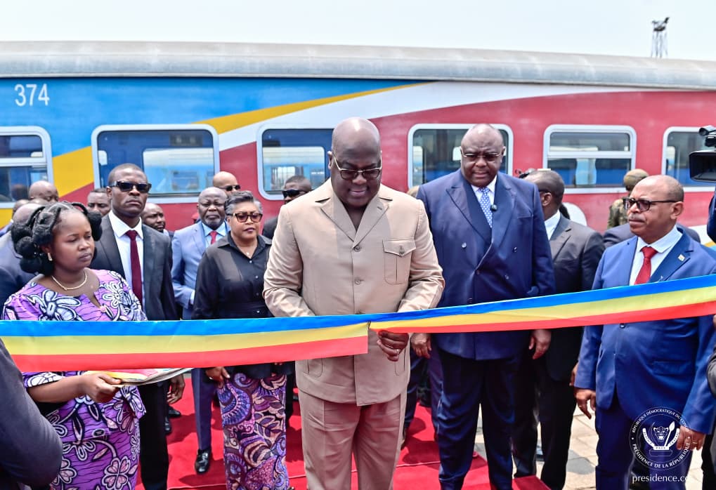 RDC : Le Président Tshisekedi relance le trafic ferroviaire Kinshasa-Matadi et inaugure 7 nouvelles voitures voyageurs