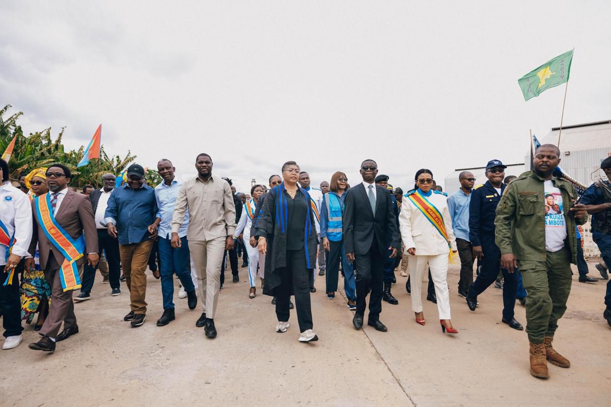 RDC : À Boma, la Première ministre Suminwa promet la relance du port fluvial et des infrastructures clés