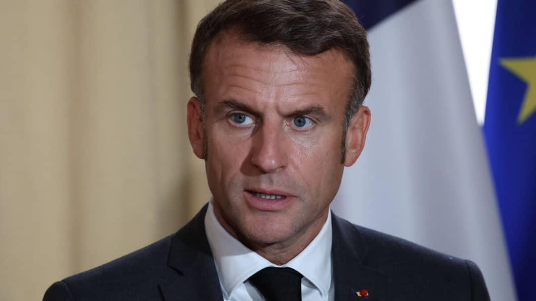 Crise politique en France : Macron sous pression, 48 heures pour éviter le chaos