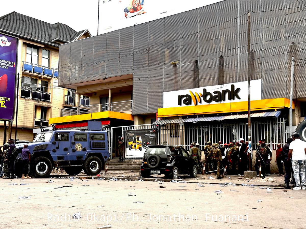RDC : Face à la recrudescence des braquages, le gouvernement et la police de Kinshasa promettent une riposte ferme