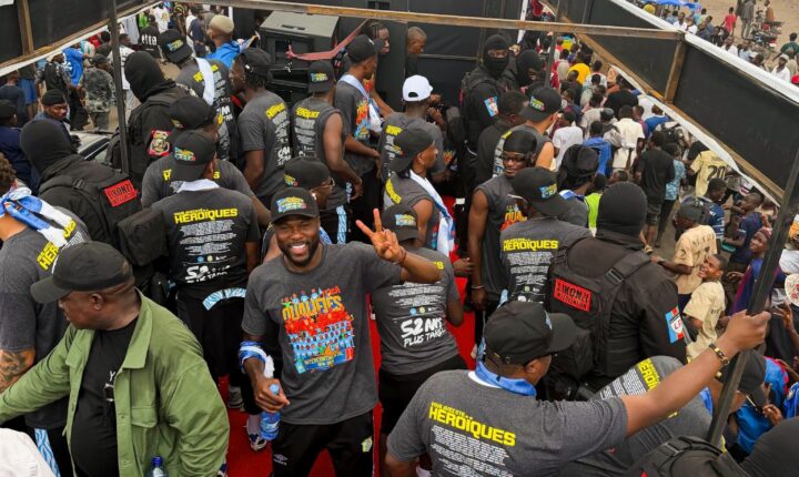 Leopards – Accueil de héros à Kinshasa pour les Léopards, qualifiés pour leur premier Mondial depuis 1974.