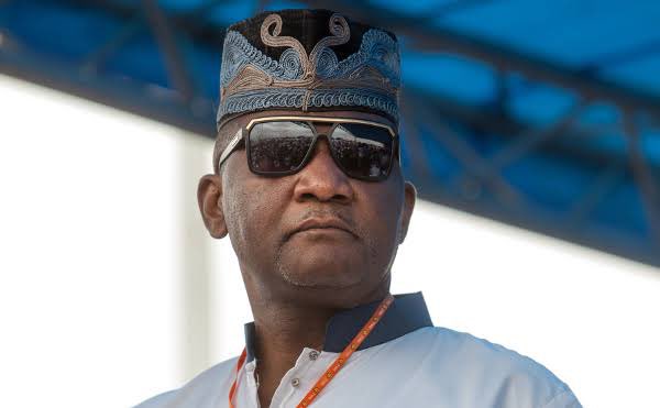 Dix ans après la disparition de Papa Wemba, Moïse Moni Della évoque un mentor discret