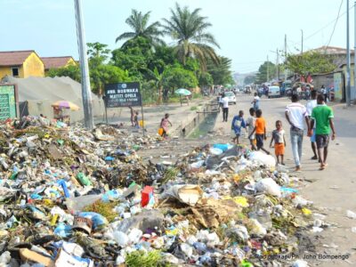 Insalubrité persistante à Kinshasa : la task force chargée de l’assainissement sera accompagnée des experts du gouvernement central