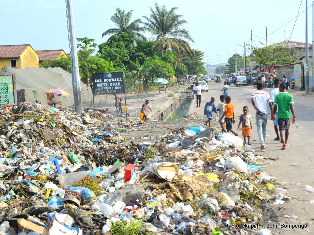 Insalubrité persistante à Kinshasa : la task force chargée de l’assainissement sera accompagnée des experts du gouvernement central