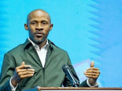 RDC : « On a pas besoin de confinement pour traiter Ebola ni de la fermeture des frontières» Patrick Muyaya
