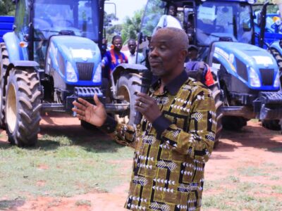 Cap sur l’autosuffisance alimentaire : sept tracteurs remis aux acteurs agricoles du Sud-Ubangi