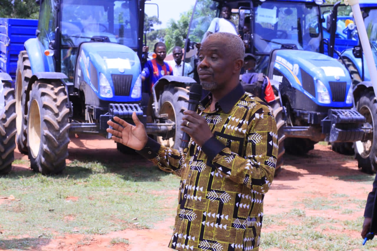 Cap sur l’autosuffisance alimentaire : sept tracteurs remis aux acteurs agricoles du Sud-Ubangi