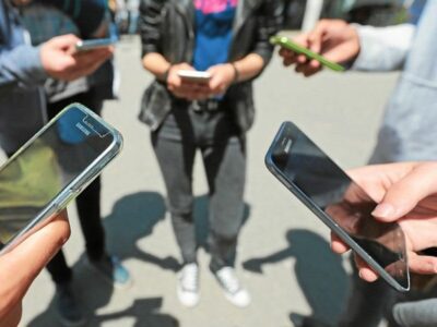 Rentrée 2026: le téléphone portable interdit dans les lycées pour améliorer la concentration des élèves