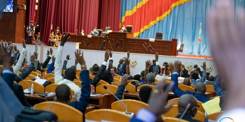 RDC : l’Assemblée nationale déclare recevable le budget rectificatif de 21,9 milliards de dollars, en baisse de 7,4 %